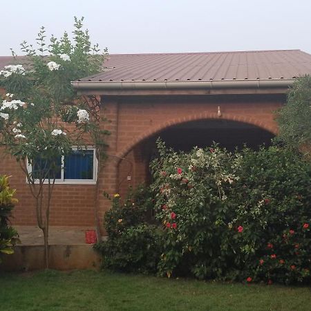 Maison Charlotte Forever Chambre D'Hotes Chez Un Couple Belgo Togolais Lomé Esterno foto