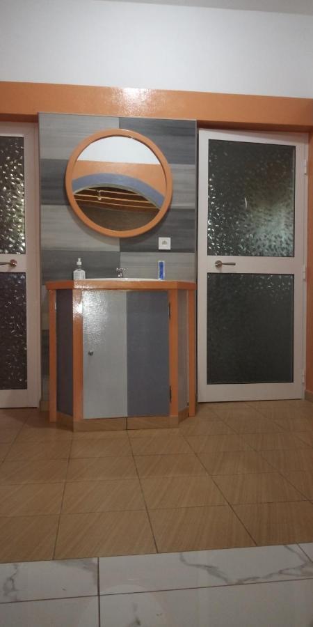 Maison Charlotte Forever Chambre D'Hotes Chez Un Couple Belgo Togolais Lomé Esterno foto