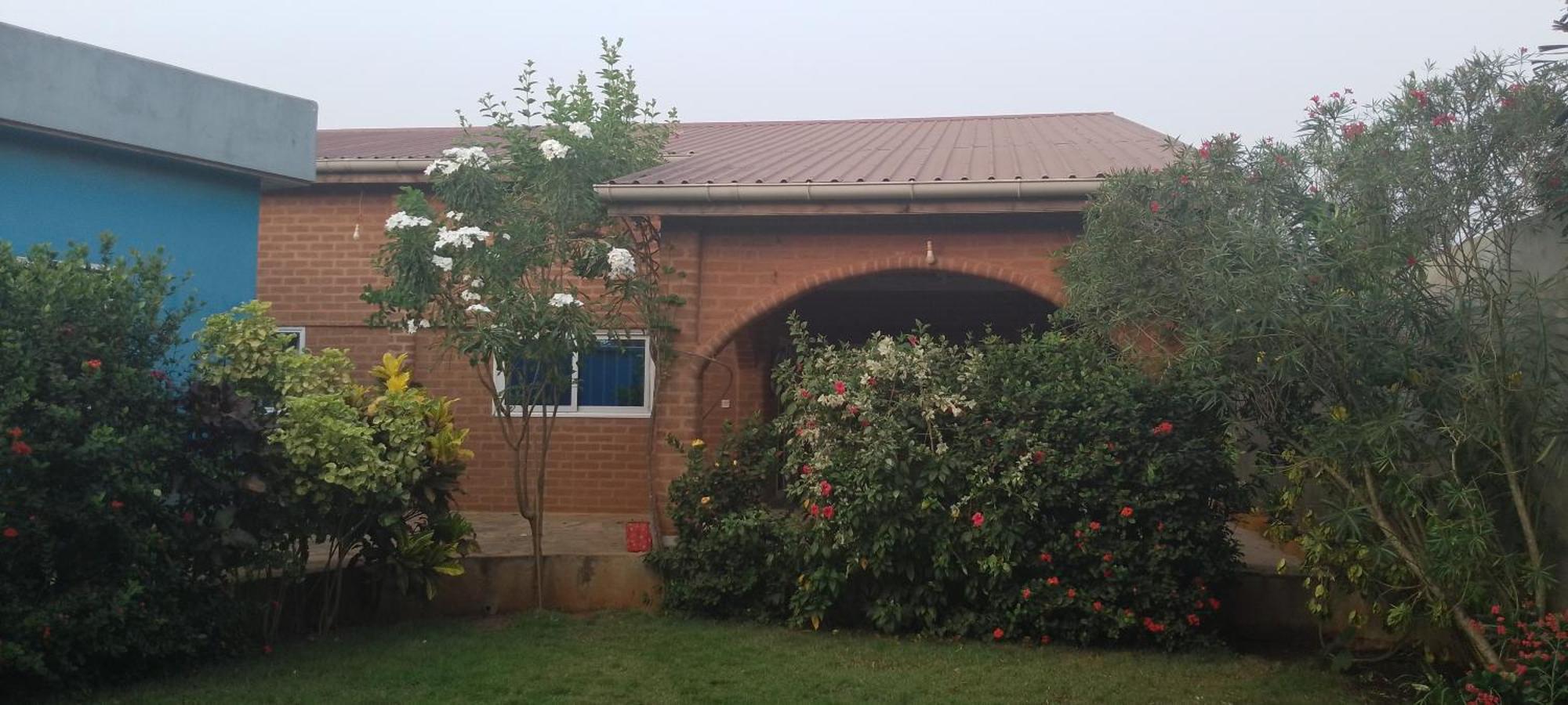 Maison Charlotte Forever Chambre D'Hotes Chez Un Couple Belgo Togolais Lomé Esterno foto